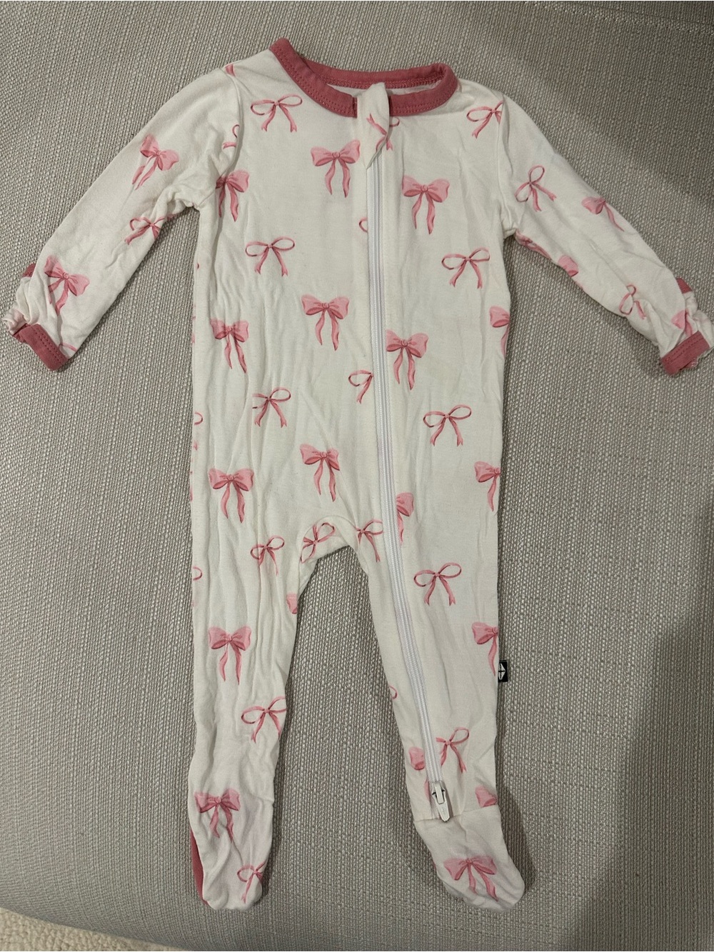 Kyte Baby Girls Pink Bow Print zipper One-Piece Footed Pajamas